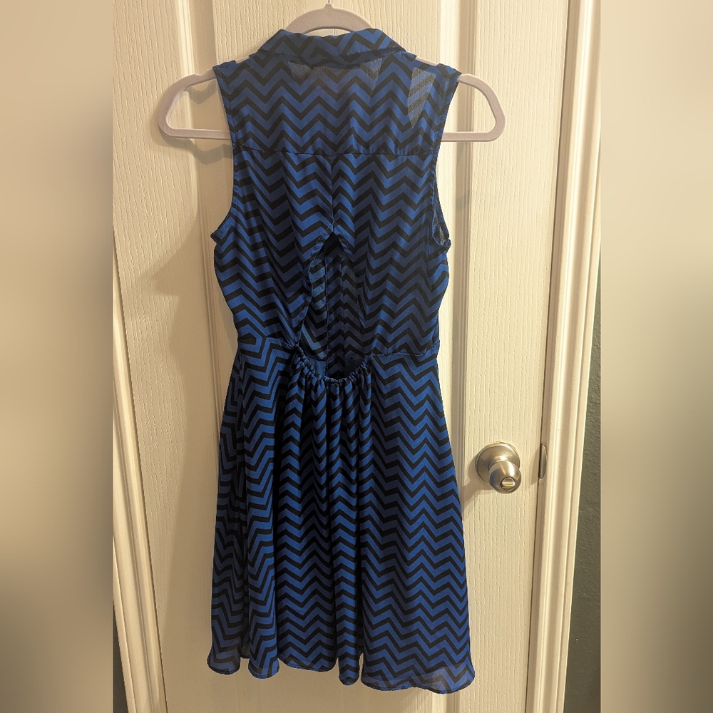Ark & Co Blue and Black Zigzag Midi Dress - Picture 2 of 7